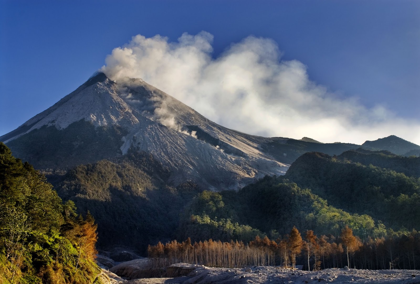 Gunung Merapi Bellinda Ricadona